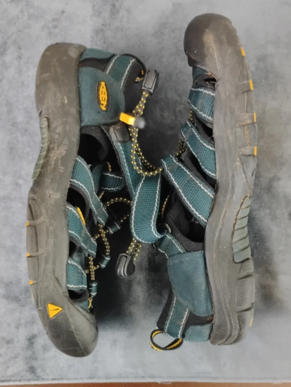 KEEN Newport H2 Waterproof Hiking Sandals Navy Yellow Big Kids Size 5Y